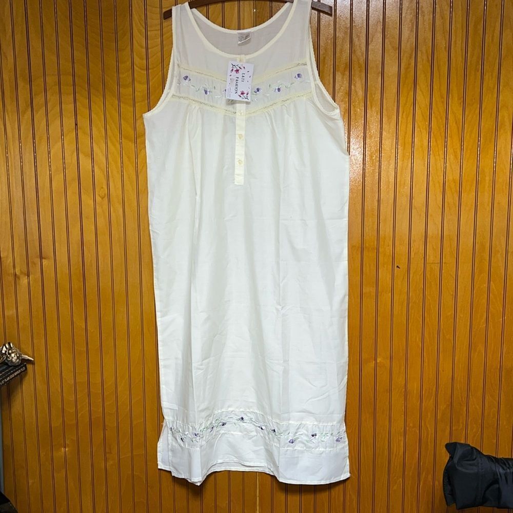 NWT Lati fashion Night Gown size small
